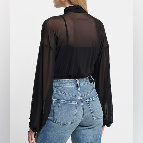 NWOT Express Mesh Gathered Mock Neck Blouson Sleeve Top - Picture 2 of 6